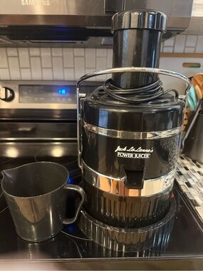 Black Power Juicer with Black Pitcher